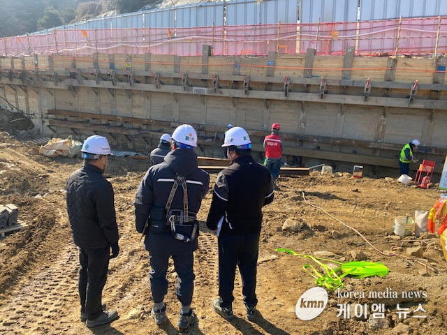 해빙기 공동주택 건설 현장 안전점검 사진/오산시청 제공