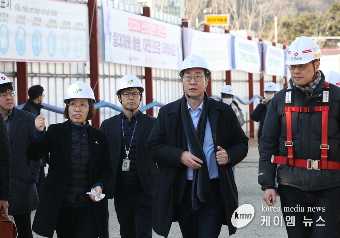 화성예술의전당 건설 현장 점검 사진/화성특례시청 제공