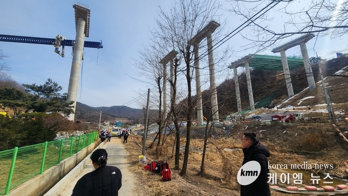 서울세종고속도로 안성구간 교량 붕괴현장 사진/김영진 기자