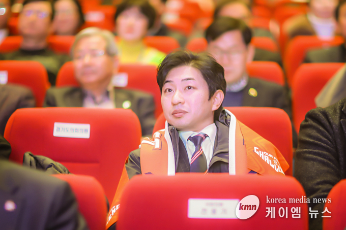 문화복지위원회에서 재단법인 화성FC에 서포터즈의 편의를 위한 원정경기 응원버스 운영을 요청 사진/화성특례시청 제공