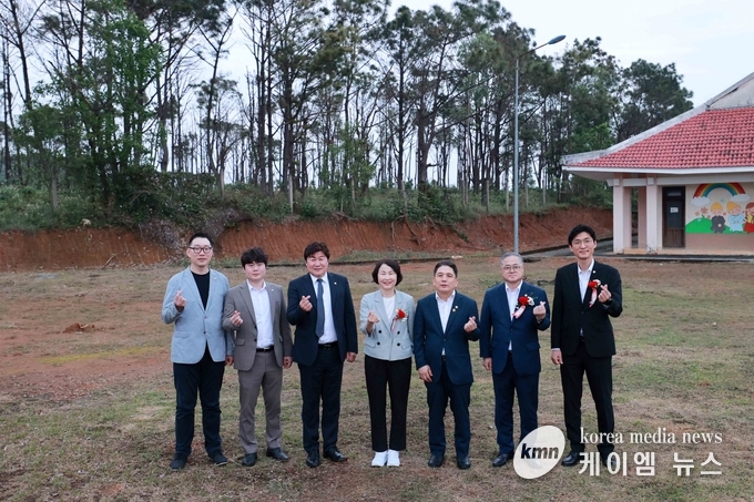 왼쪽부터 강영웅 의원, 박병민 의원, 김진석 자치행정위원장, 유진선 의장, 이창식 부의장, 김길수 의원, 박인철 의원