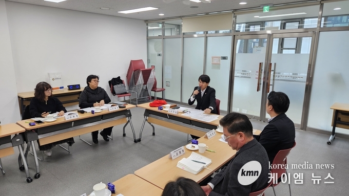사회적 약자를 위한 대관료 면제 및 감면 활성화 방안을 논의하는 간담회를 개최했다. 사진/화성특례시청 제공