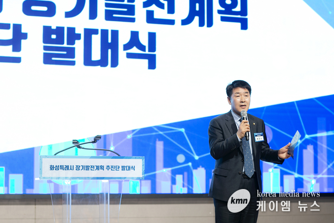 배정수 의장이 축사를 하고있다.