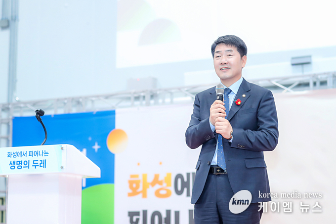 배정수 의장이 축사를 하고있다. 사진/화성특례시의회 제공
