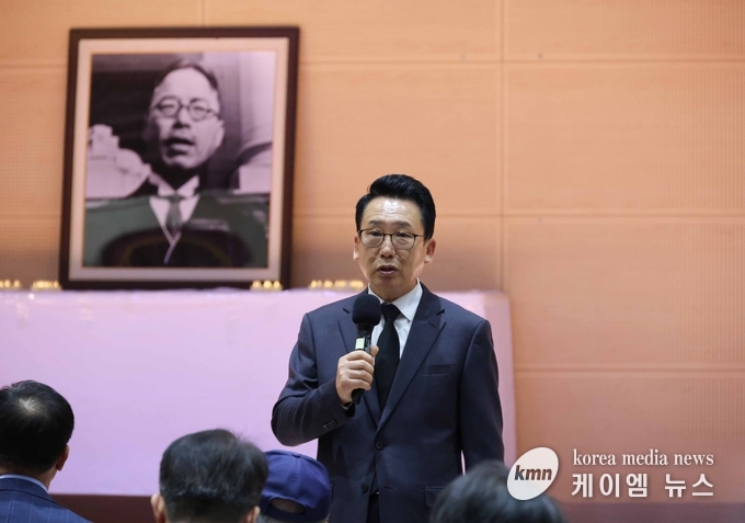안재홍 선생 추모문화제에 참석해 추모사를 하고 있다, 사진/평택시의회 제공