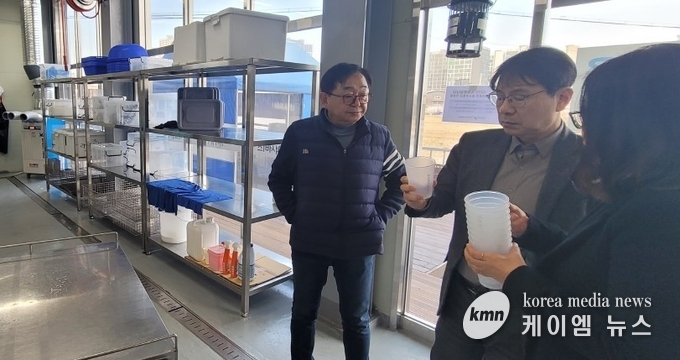 라라워시 오산점, 어린이집 개인식기 세척사업, 카페 다회용컵 대여 및 세척사업 현장행정을 하고있다. 사진/오산시청 제공