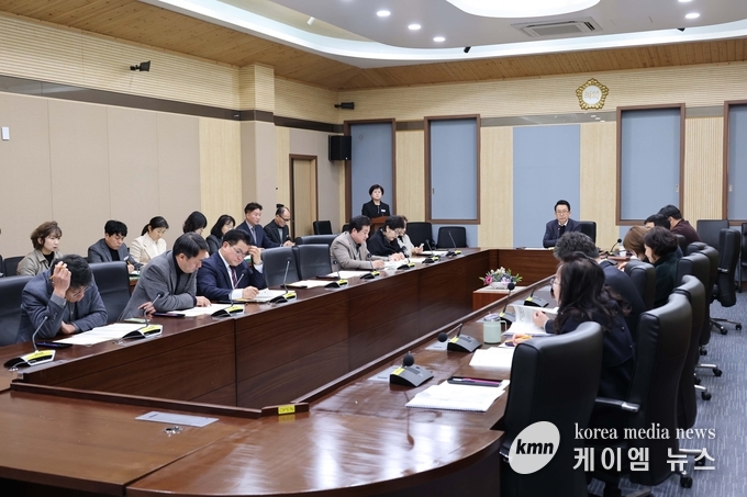 AI활용 의정활동 전략을 주제로 교육을 진행하고있다. 사진/평텍시의회 제공