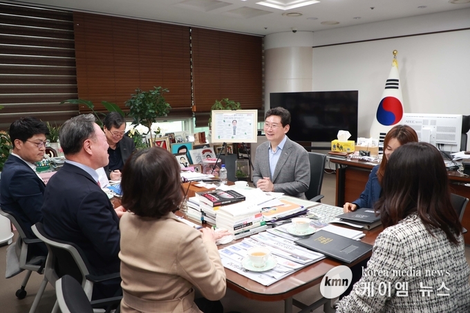 중소기업·소상공인 대상 43억 출연, 376억 규모 특례보증 지원