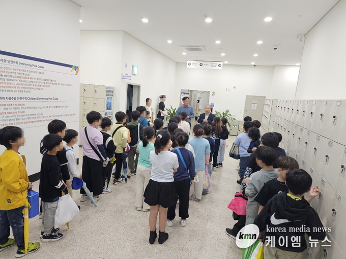 여주 국민체육센터와 가남체육센터에서 생존수영 교육 프로그램을 본격적으로 운영 사진/여주도시공사 제공