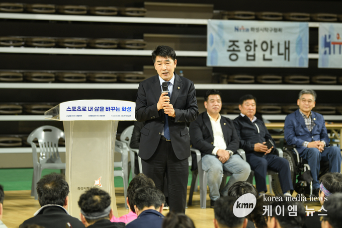 배정수 의장이 축사를 하고 있다. 사진/화성특례시의회 제공