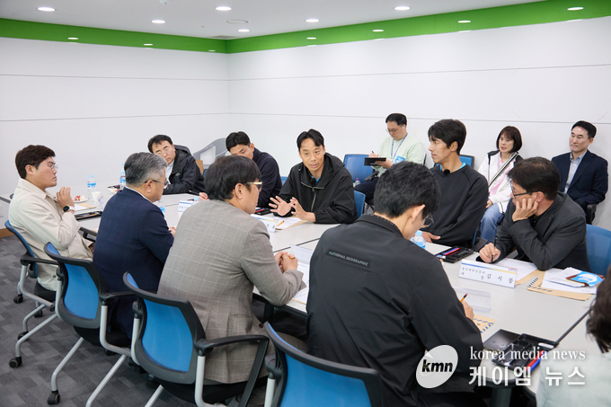  간담회에서 염기훈 전 감독이 발언하고 있다. 사진/용인특례시의회 제공