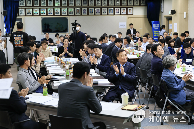화성특례시청 대회의실에서 열린 화성특례시 특례권한 발굴 워크숍을 진행하고있다. 사진/화성특례시청 제공
