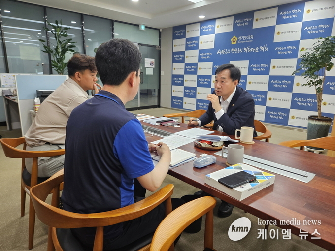 간담회에서 윤의원은 산지전용 규제완화가 산업 유치와 정주환경 개선 필요를 강조하고 있다. 사진/경기도청 제공