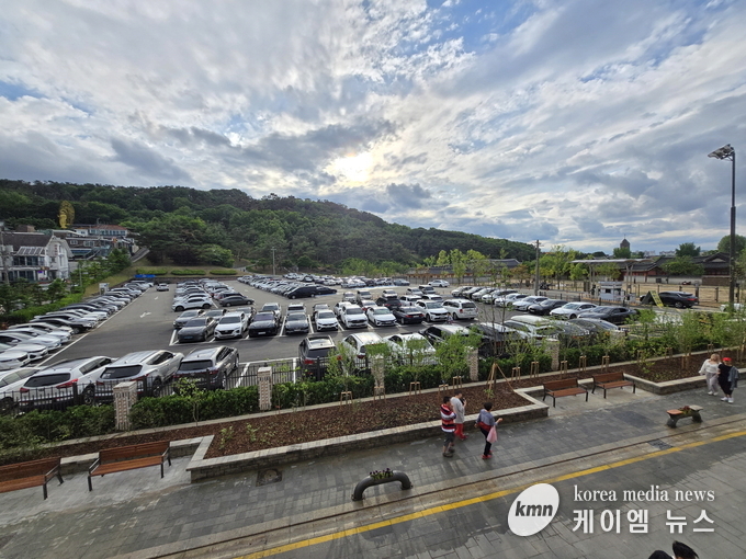 주차면 증설한 화성행궁 주차장 전경 사진/수원특례시청 제공