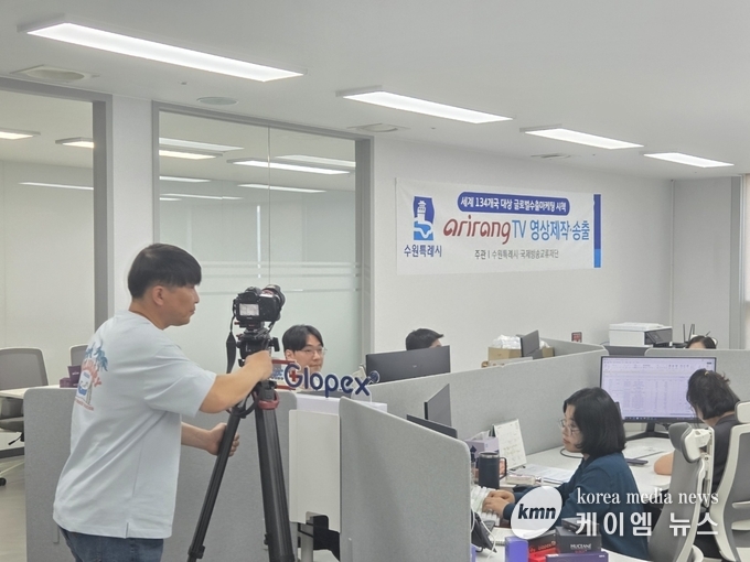27일 글로펙스에서 홍보 영상을 촬영하고 있다. 사진/수원특례시청 제공