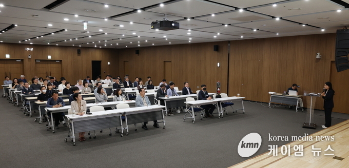 5급 이상 공무원 대상 성희롱·성폭력·스토킹 등 사안에 고충 발생 대응 체계를 강화 교욱을 하고 있다. 사진/경기도의회 제공