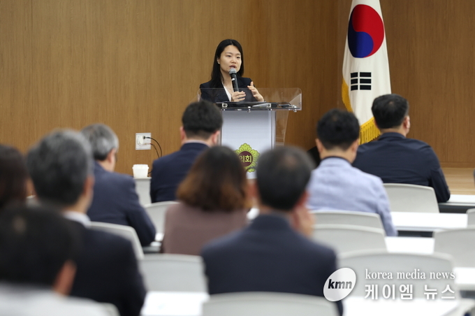 경기도의회, 관리자 대상 성희롱 등 예방 및 고충상담 대응 역량 강화 교육을 하고 있다. 사진/ 경기도의회 제공