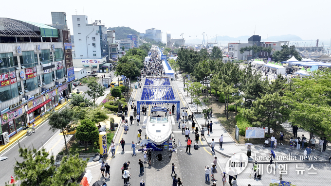 뱃놀이 축제가 열리고 있는 전곡항 전경