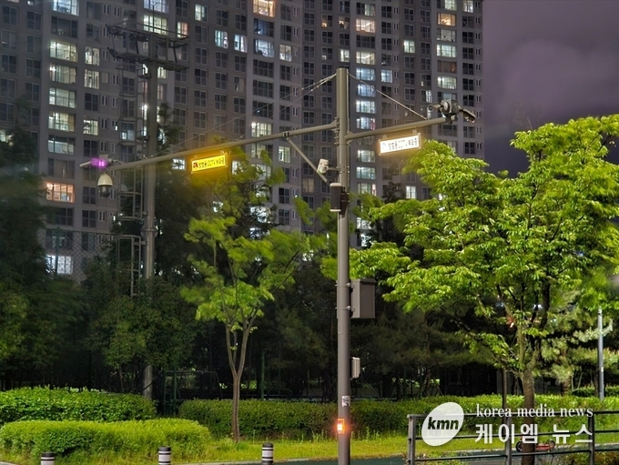 방범용 CCTV의 성능을 대폭 개선하고, 안내판을 LED 안내판으로 교체 했다. 사진/안성시청 제공