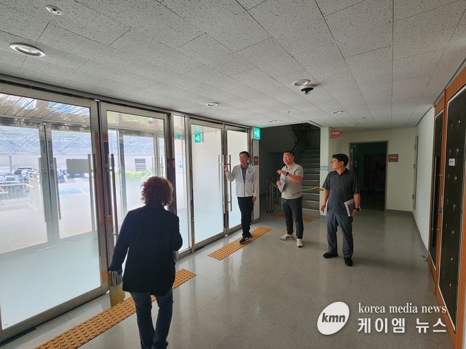 관계자들이 주요 경기장에 사전 안전 점검을 철저히 하고 있다. 사진/평택시청 제공