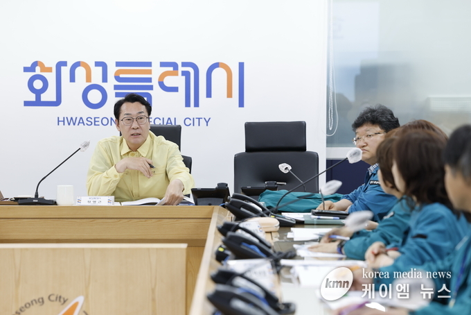 정명근 화성특례시장이 재난재해 대응 강화를 위한 후속 대책을 논의하고 있다. 사진/화성특례시청 제공