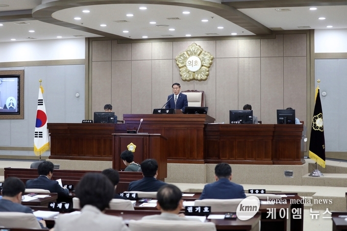 제393회 제1차 정례회 제1차 본회의를 열고있다. 사진/수원특례시청 제공