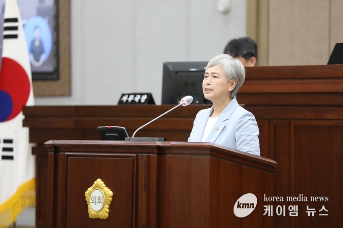  윤경선 의원은 6월 10일 열린 제393회 정례회 제1차 본회의에서 5분 자유발언을 하고 있다. 사진/수원특례시의회 제공