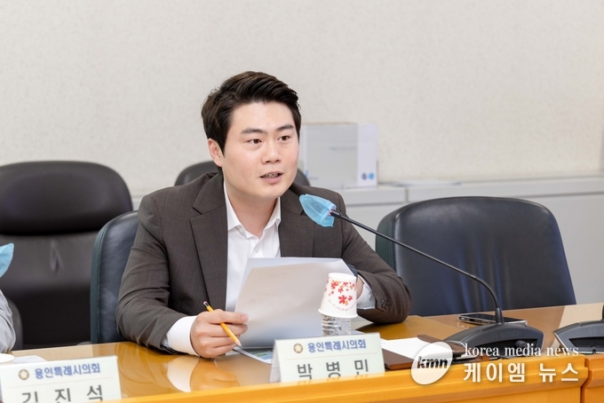 의원연구단체 ‘용인특례시 경제발전 연구회’ 박병민 대표가 발언하고 있다. 사진/용인특례시의회 제공