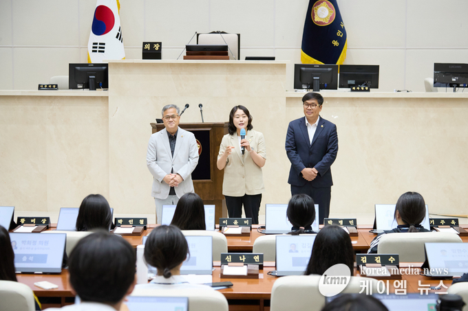  청소년 지방자치 아카데미에 신갈고 학생들이 현장 체험을하고 있다. 사진/용인특례시의회 제공