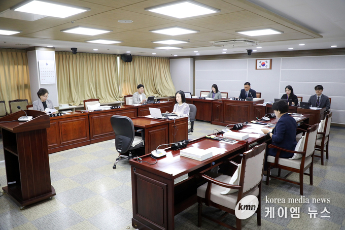 환경안전위원회 조례안 등 심사 전경 사진/수원특례시의회 제공