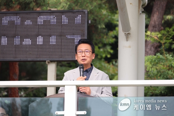 강정구 평택시의회 의장은 인사말과 함께 평택시의회는 생활체육에 아낌없는 지원을 하겠다고 말하고있다. 사진/평택시의회 제공 