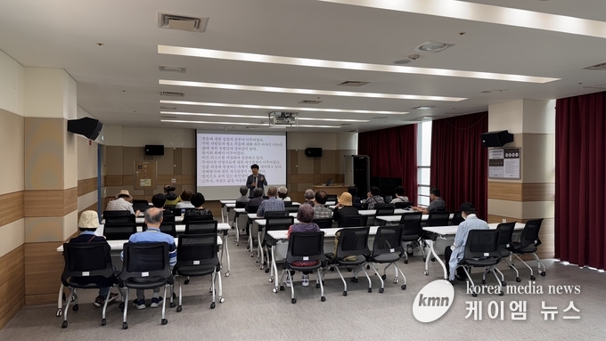8. 화성특례시 웰다잉 문화조성사업 교육 프로그램 모습 사진/화성특례시청 제공