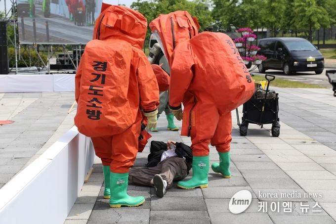 대테러 관계기관 합동훈련을 하고 있다. 사진/경기도청 제공