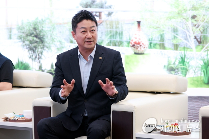 김진경 의장, 소통공간 예담채 첫 공식 행사로 의회 청소원과 정담회 열었다. 사진/경기도의회 제공
