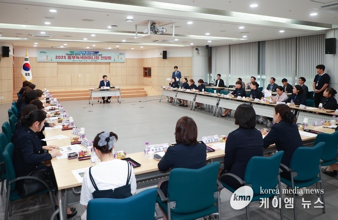 동부권 초등학교 녹색어머니회장들과 간담회를 열고 있다. 사진/용인특례시청 제공