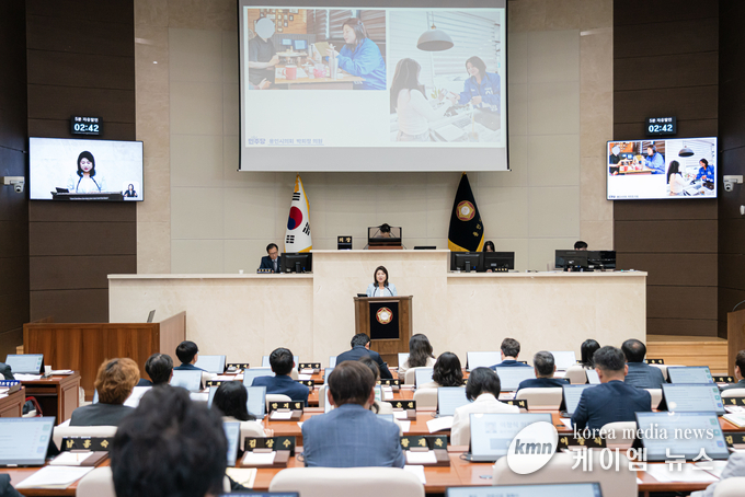 박희정 용인특례시의원이 17일 열린 제293회 정례회 2차 본회의에서 5분 발언을 하고 있다. 사진/용인특례시의회 제공
