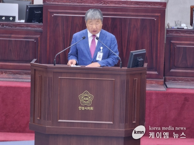 이진구 사무과장이 경과보고를 하고있다.<사진/김영진기자>