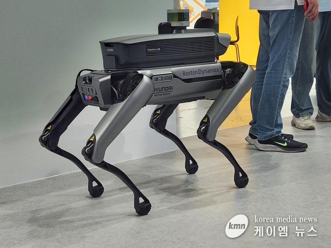 순찰형 AI로봇의 모습