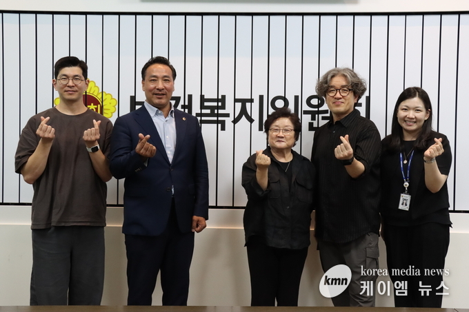 김용성 경기도의원은 정담회를 마치고 참석자들과 함께하고있다. 사진/ 경기도의회 제공