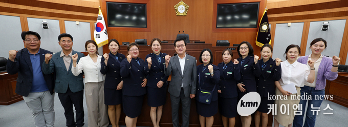 간담회를 마치고 참석자들이 함께하고 있다. 사진/오산시의회 제공