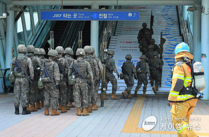 2025 화랑훈련 평택지제역에서 다중이용시설 타격에 대비한 훈련을 진행하고 있다. 사진/평택시청 제공
