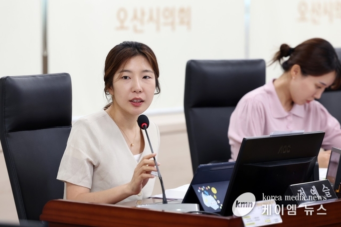 전예슬 오산시의원은 행정사무감사에서 소상공인 보호 및 지역경제 활성화 대책을 촉구하고 있다. 사진/오산시의회 제공