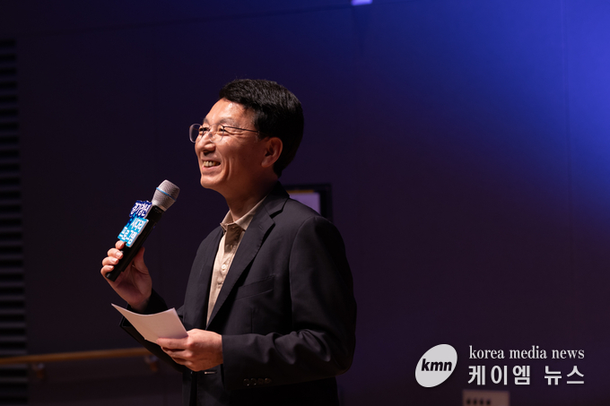 김성중 행정1부지사는인생의 터닝포인트가 될 수 있도록 하고 싶은 거 다 하라고 인사말을 하고 있다. 사진/경기도청 제공