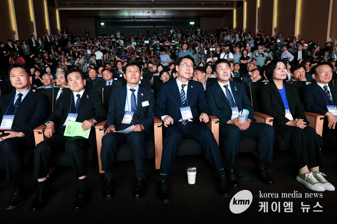 MARS 2025 개회식에 배정수 화성시의장, 이학영 국회부의장, 고영인 경제부지사, 최민희 국회 방통위원장 등이 참석했다. 사진/ 화성특례시청 제공