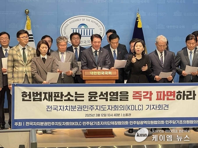지난 3월 국회에서 기자회견을 하는 최대호 안양시장의 모습<사진/최대호 안양시장 SNS>
