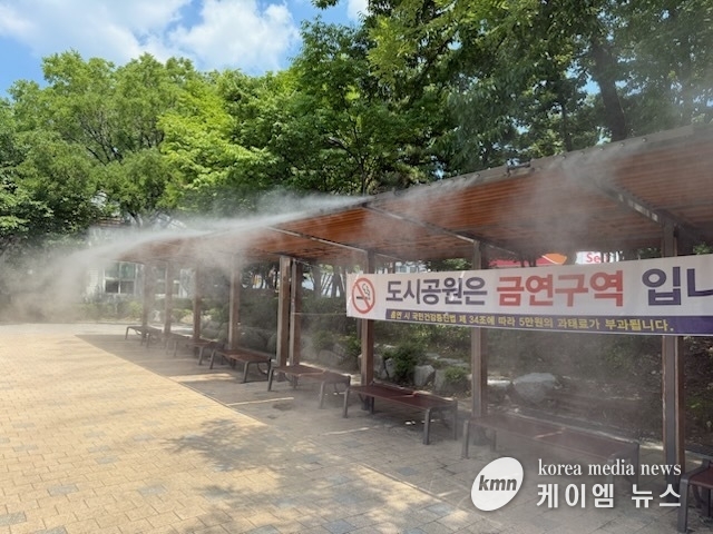 신정문화공원에 설치된 쿨링포그 사진/용인특례시청 제공