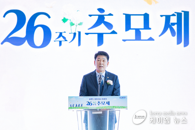 배정수 의장이 추도사를 하고 있다. 사진/화성특례시의회 제공