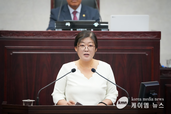 황윤희 의원은 자유발언을 통해 안성시가 소극적 대응을 주장하고 있다. 사진/안성시의회 제공