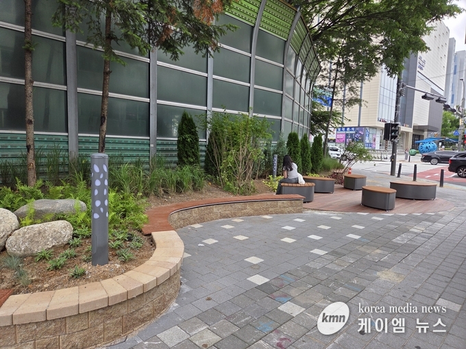 명지대 사거리 완충녹지 개선 후 모습 사진/용인특례시청 제공