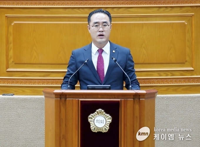 강익수 안양시의원(국민의힘, 호계1·2·3동·신촌동)이 27일 제303회 정례회 제2차 본회의 5분 발언을 하고 있다. <사진/안양시의회>